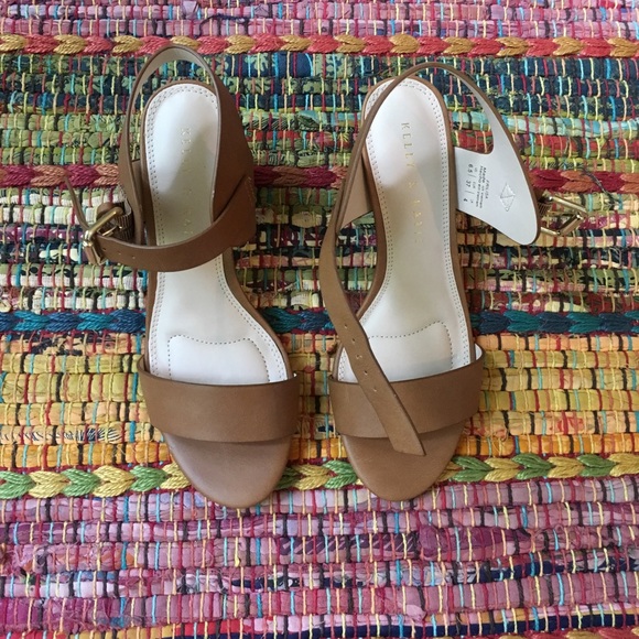 NEW Tan leather block sandal heels - Picture 2 of 5